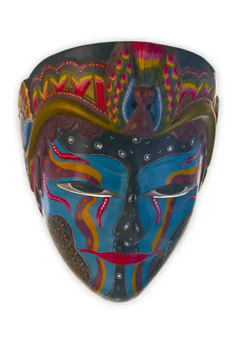 Asiatische Maske freigestellt auf weissem Hintergrund