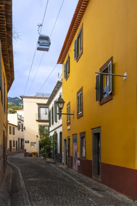 Gondeln der Seilbahn Teleferico über der Altstadt, Funchal, Insel  Madeira, Portugal