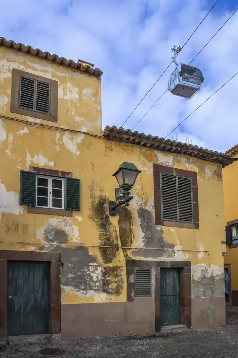 Gondeln der Seilbahn Teleferico über der Altstadt, Funchal, Insel  Madeira, Portugal