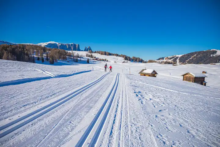 Das Skigebiet Groeden mit den Gebieten Seiser Alm, St. Ulrich, St. Christina und Wolkenstein in den Dolomiten, Südtirol, Italien