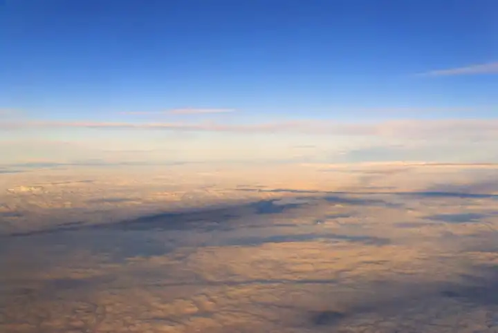 wolkenlandschaft aus dem flugzeug