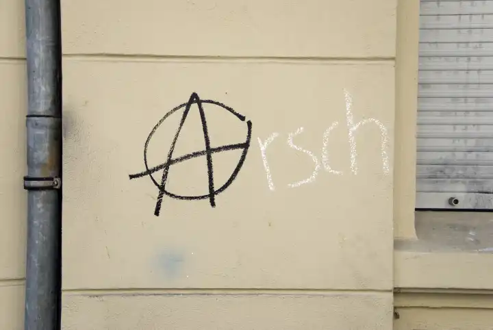 2010, berlin neukölln, graffiti an hauswand