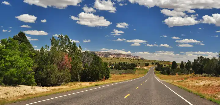 lonely Highway, Utah, USA