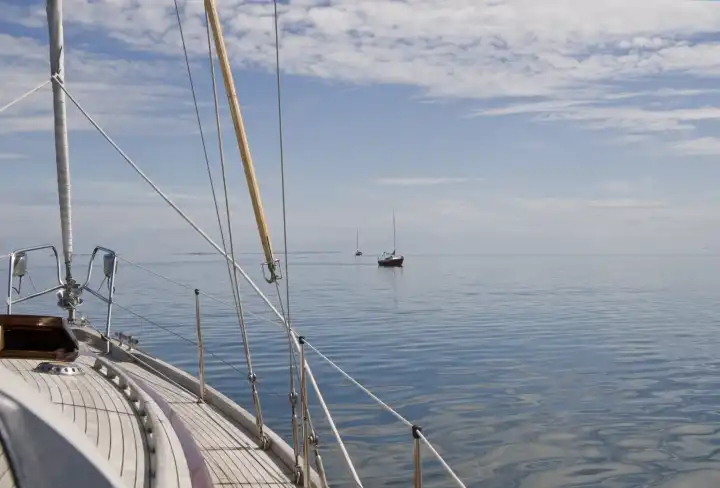 Segelschiff bei Flaute auf der Ostsee