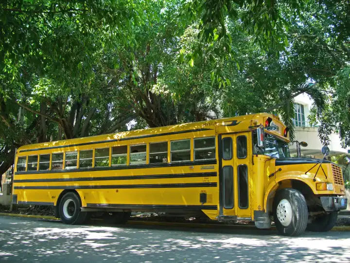 Gelber Omnibus in Havanna