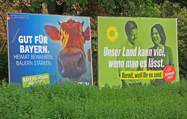 Wahlplakate der CSU und der Grünen zur Bundestagswahl 2021