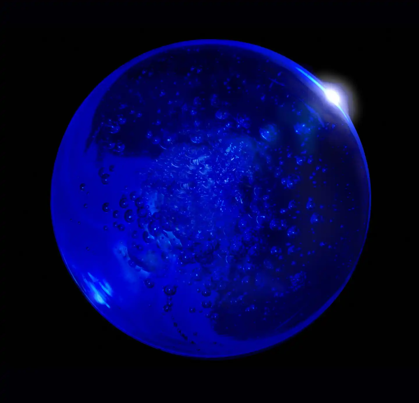 blaue glas-kugel planet erde