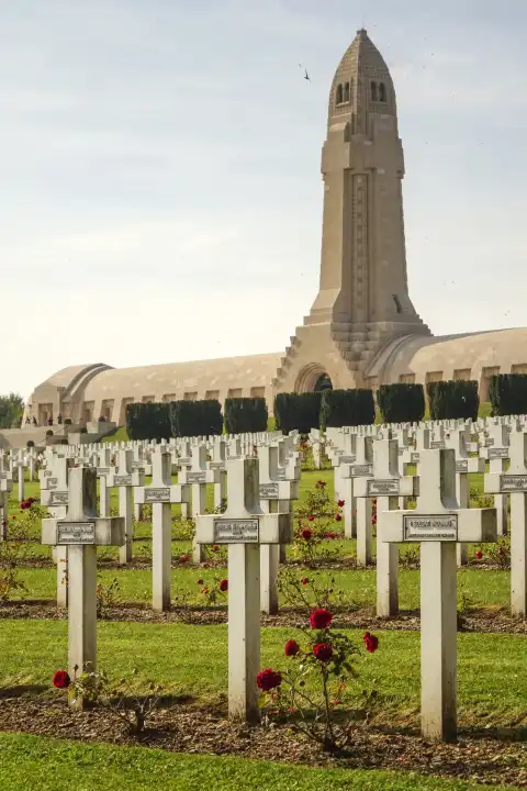 Memorial Kriegsgräberfriedof Verdun Mahnmal Erster Weltkrieg