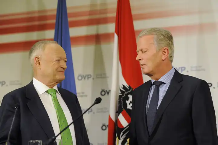 Reinhold Mitterlehner präsentiert Andreas Kohl als Bundespräsidentkandidaten