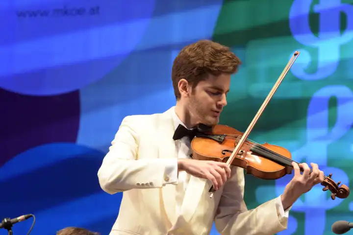 Emmanuel Tjeknavorian Violin, Wiener Symphoniker