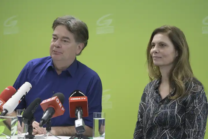 Pressekonferenz der Günen Partei Österreich, Werner Kogler und Sarah Wiener