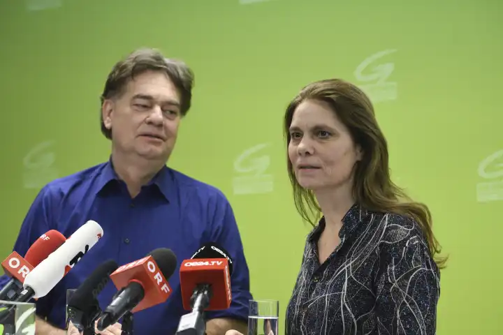 Pressekonferenz der Günen Partei Österreich, Werner Kogler und Sarah Wiener