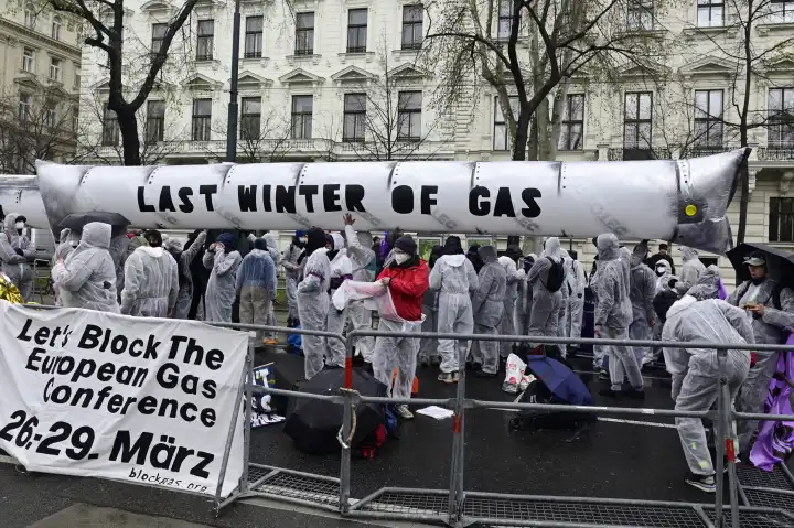 Wien, Österreich. 27. März 2023. Protest gegen die Europäische Gaskonferenz (EGC) in Wien