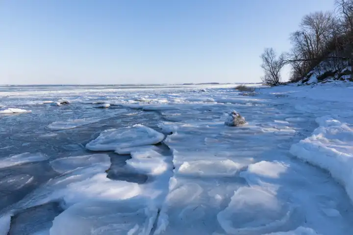 Winter 2018 gefrorene Ostsee in Mecklenburg