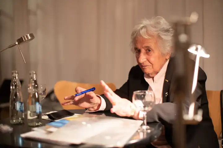 holocaust survivor Anita Lasker-Wallfisch at a reading 2018