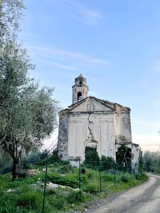 Alte Ruine, Kirche Chiesa di Sant'Andrea in Moltedo (Montegrazie) Imperia Ligurien Italien