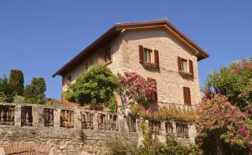Romantisches Haus in Italien, generiert mit KI