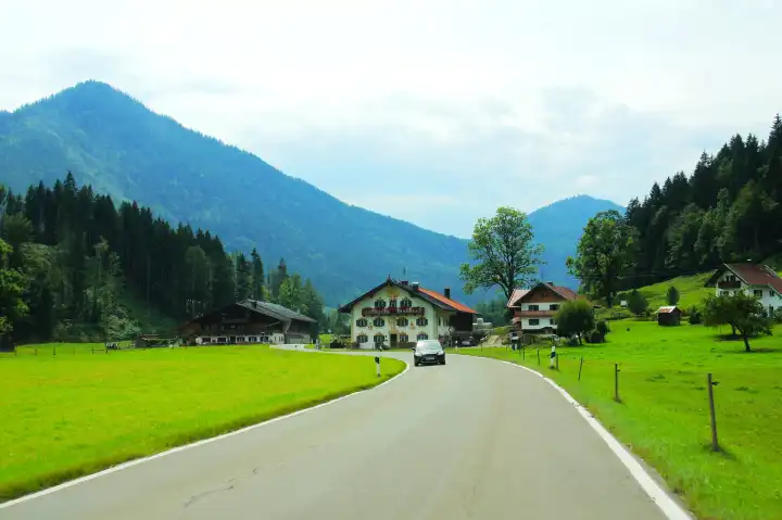 Die Jachenau, eine langgezogene Landschaft am Rande der bayrischen Alpen