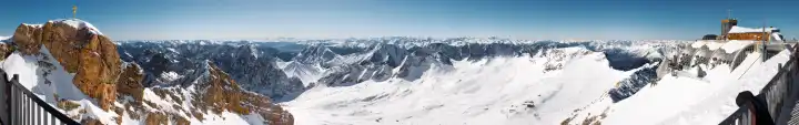 Panorama Zugspitze, höchster Gipfel Deutschland auf 2.962 Meter