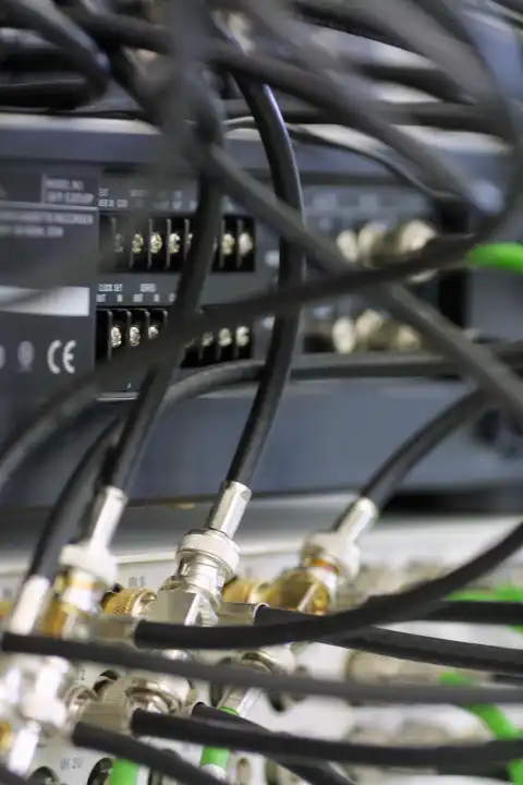 Kabelverbindungen mit Anschlüssen