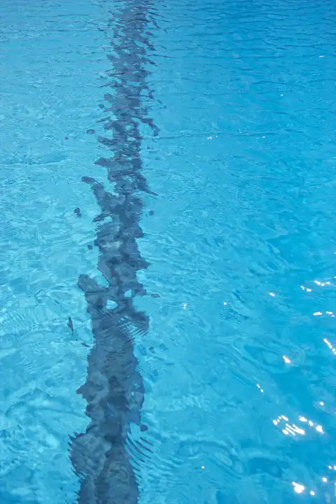 Schwimmbad mit Beckenrand