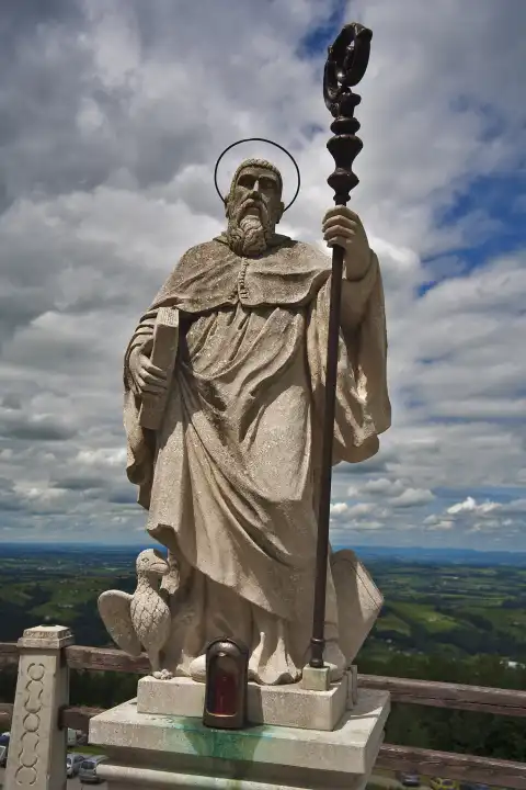 Heiliger Benedikt von Nursia vor der Basilika am Sonntagsberg, Mostviertel, Niederöstereich, Österreich, Europa