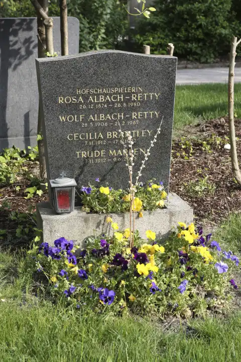 Wiener Zentralfriedhof, Ehrengrab, Rosa Albach-Retty