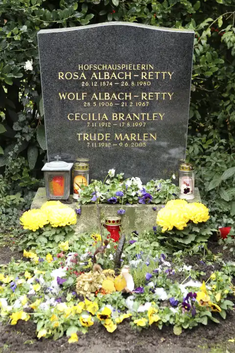 Wiener Zentralfriedhof Ehrengrab, Rosa Albach-Retty
