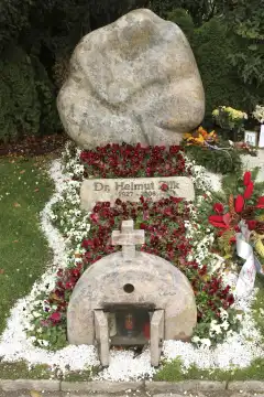 Wiener Zentralfriedhof Ehrengrab, Dr. Helmut Zilk