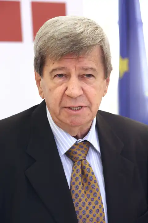 Eduard Kukan, ehemaliger Außenminister der Slowakei bei der Visegrad Konferenz