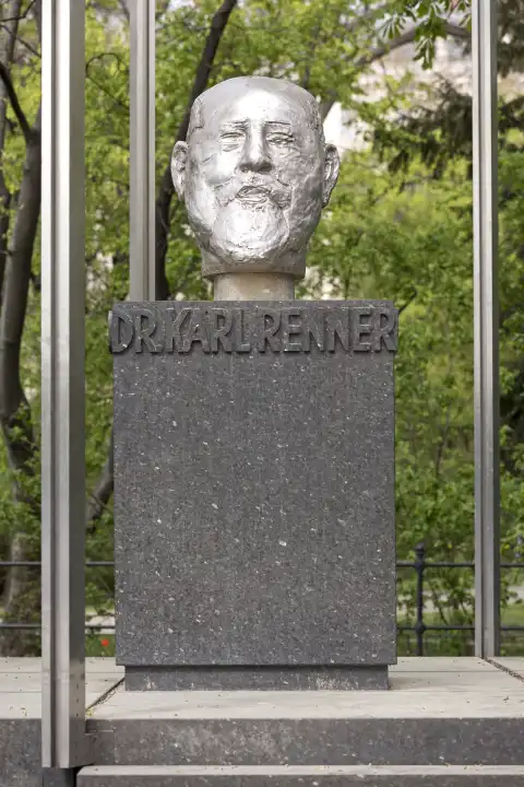 Dr. Karl Renner Denkmal im Wiener Rathauspark, Wien, Österreich
