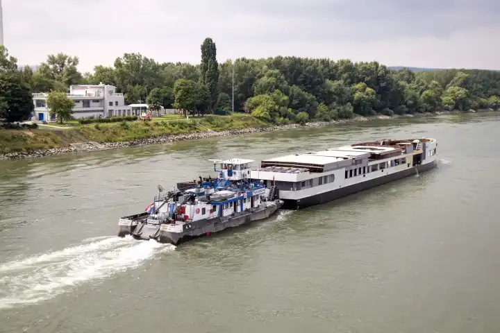 Donauschifffahrt, Schleppschiff
