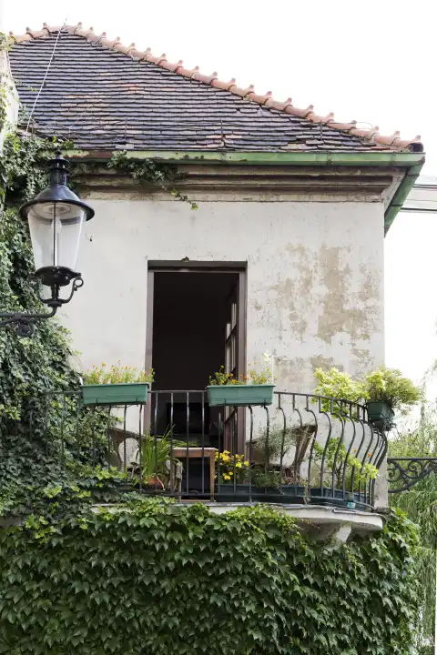 Kleiner Balkon eines Hauses in Bratislava, Slowakei