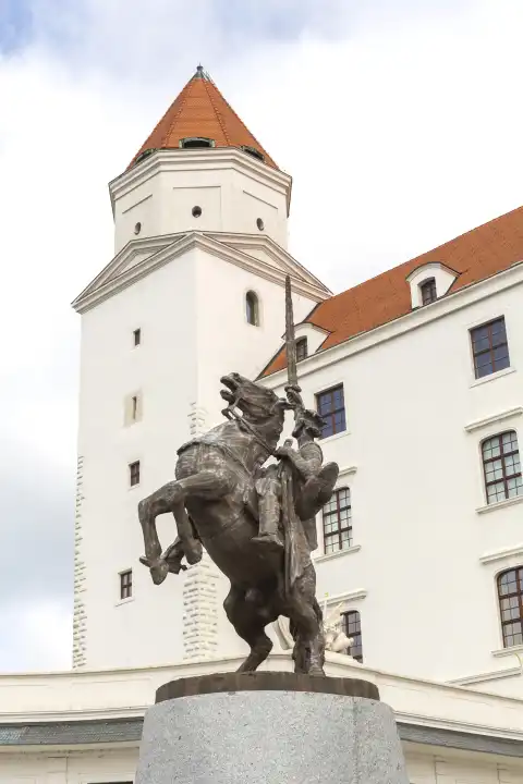 Reiterstandbild von König Sventopluk, Burg Bratislava, Slowakei