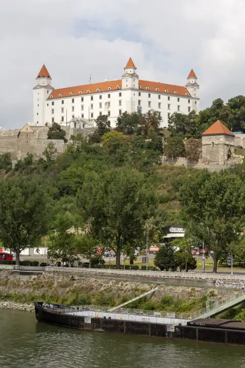 Blick zur Burg Bratislava, Slowakei