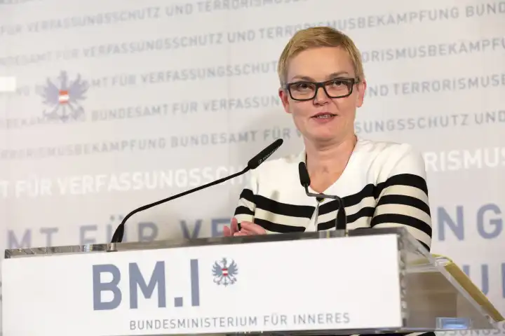 Generaldirektorin für die öffentliche Sicherheit bei der PK Präsentation des Verfassungsschutzberichtes 2017 am 28.06.2018 im BMI in Wien
