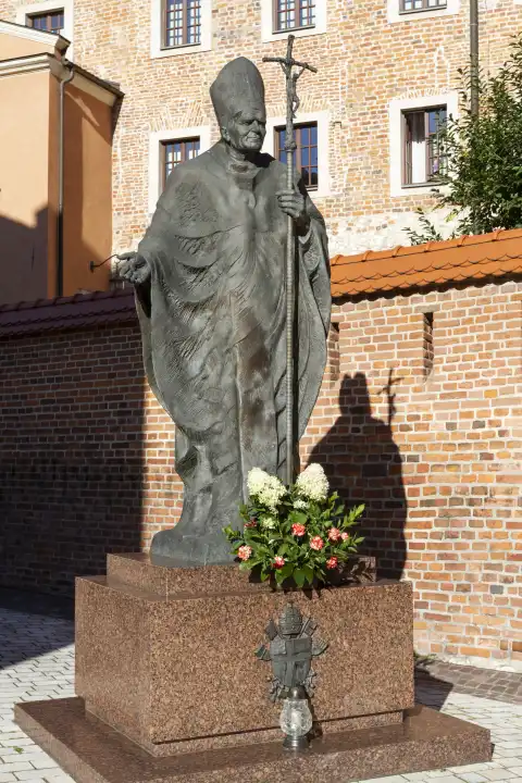 Denkmal  Papst Johannes Paul II  in Krakau  Polen