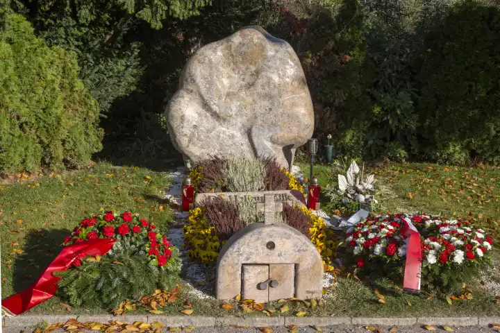 Vienna Central Cemetery  Grave of honor  Helmut Zilk