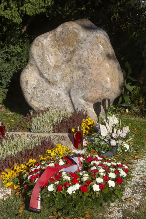 Wiener Zentralfriedhof  Ehrengrab  Helmut Zilk