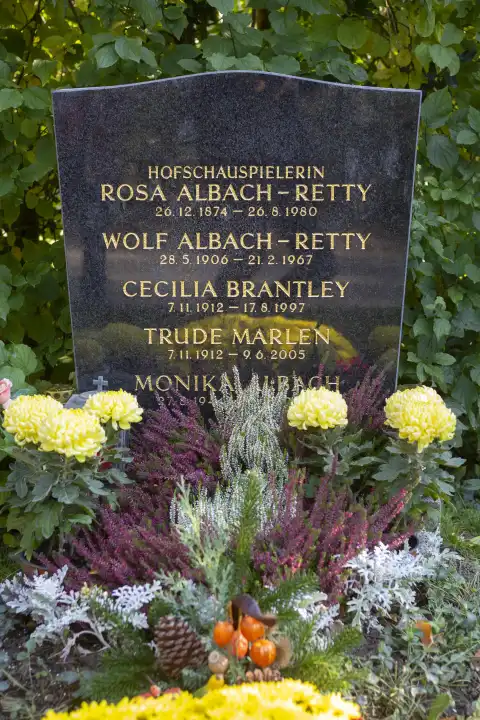 Wiener Zentralfriedhof  Ehrengrab  Rosa Albach Retty