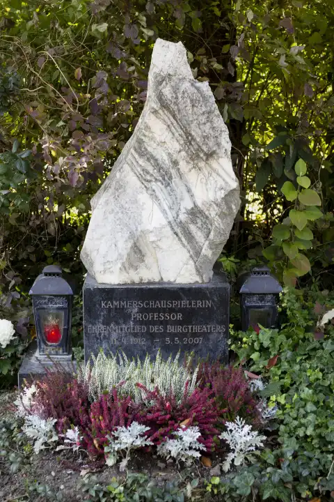 Wiener Zentralfriedhof  Ehrengrab  Gusti Wolf
