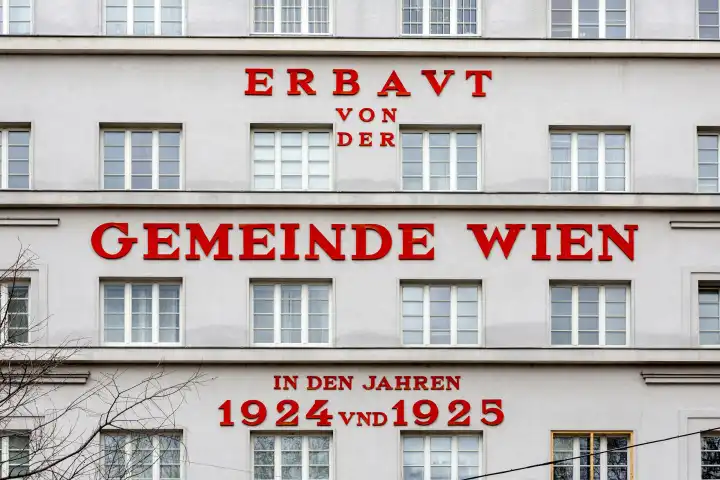 Wohnhausanlage, Erbaut von der Gemeinde Wien in den Jahren 1924 und 1925