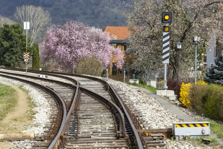 Gleise der Wachaubahn in Weißenkirchen, Wachau, Niederösterreich, Österreich