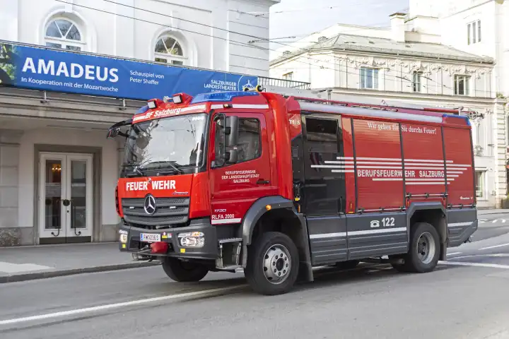 Feuerwehrauto der Berufsfeuerwehr Salzburg Stadt, Österreich