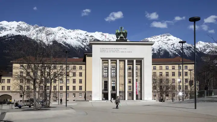 Neues Landhaus und Befreiungsdenkmal Innsbruck, Tirol, Österreich