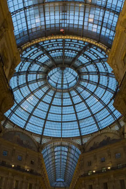 Glaskuppeldach in der Galleria Vittorio Emanuele II , Mailand, Lombardei, Italien, Europa