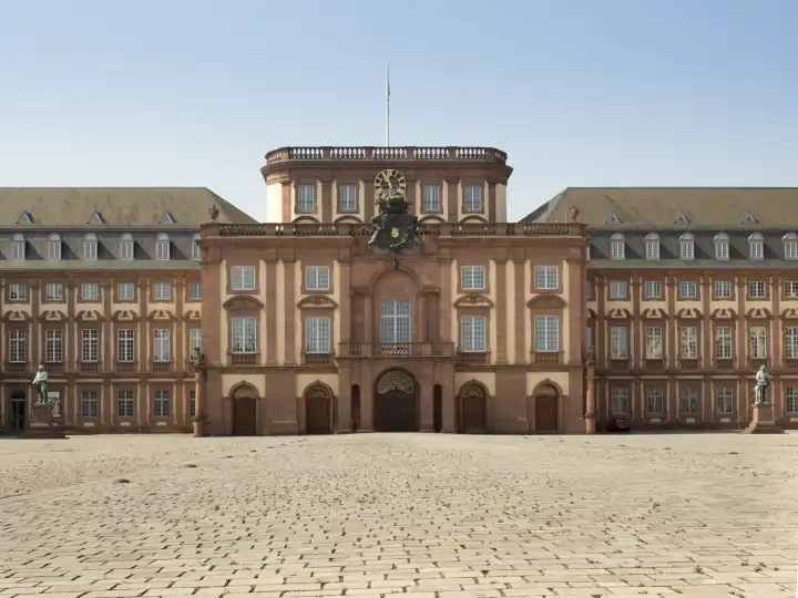 Baroque Schloss Mannheim castle, Mannheim, Baden-Wuerttemberg, Germany, Europe