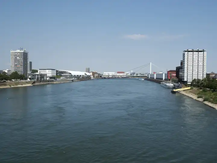View from the Konrad-Adenauer-Brücke bridge on the Rhein, on the left Ludwigshafen, on the right Mannheim, Rhineland-Palatinate, Baden-Wuerttemberg, Germany, Europe