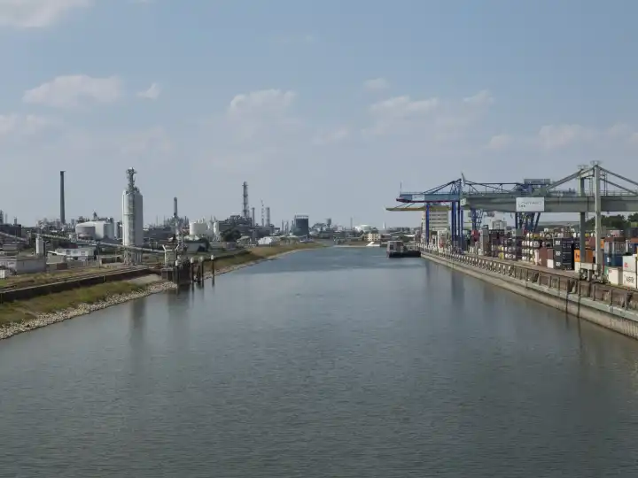Muehlauhafen harbour, BASF Ludwigshafen on the left banks of the Rhine, container terminal Mannheim on on the right, Rhineland-Palatinate, Baden-Wuerttemberg, Germany, Europe