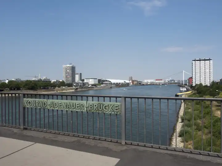 Blick von der Konrad-Adenauer-Brücke auf den Rhein, Mannheim, Ludwigshafen, Baden-Württemberg, Rheinland-Pfalz, Deutschland, Europa